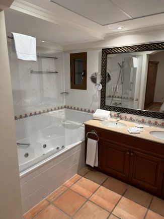 The en-suite.