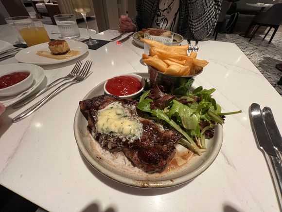 Chelsea lounge dining - steak and frites