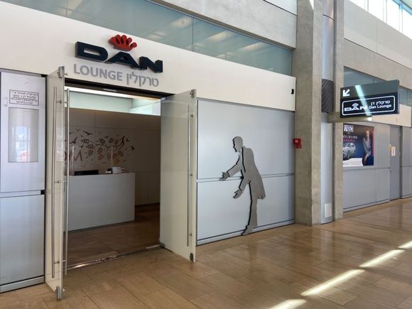 Dan Lounge entrance