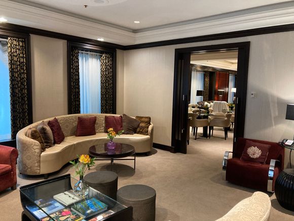 Club lounge annex, can be closed off to use as private room 