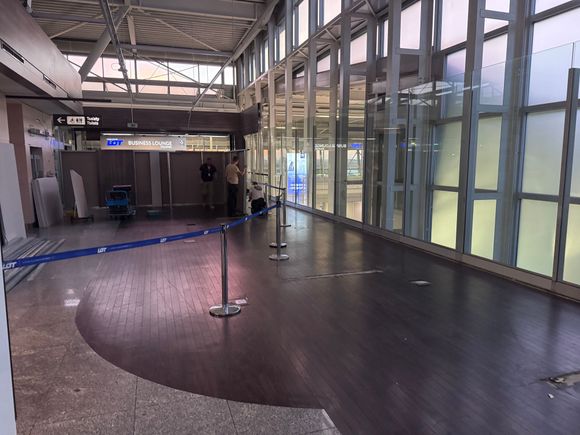 This is what the current main area looks like. While I was there they put up a partition wall, behind which they will begin construction. 