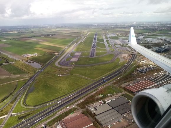 Cowling & winglet!

RWY 18C (Zwanenburgbaan), freeways A4 and A5.