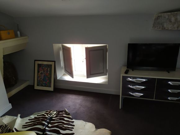 Another angle in the living area 