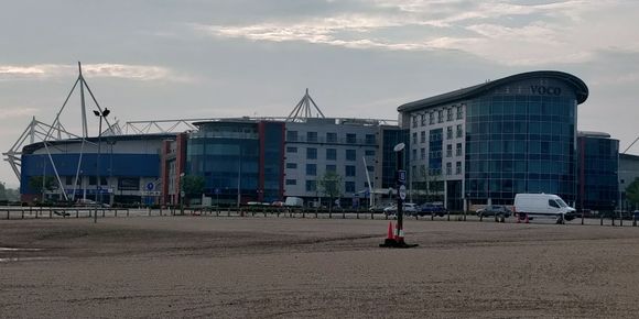 view from path to Green Park station