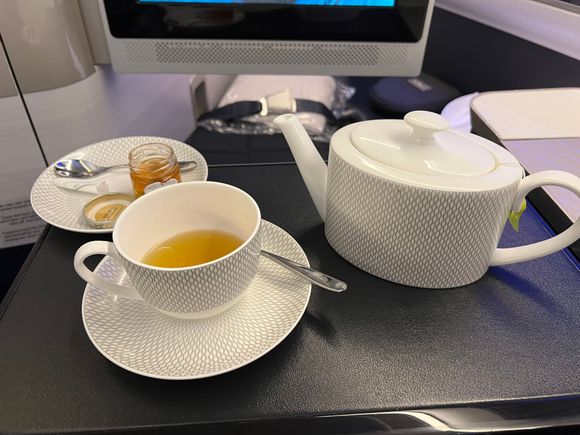 Peppermint tea and honey... <3