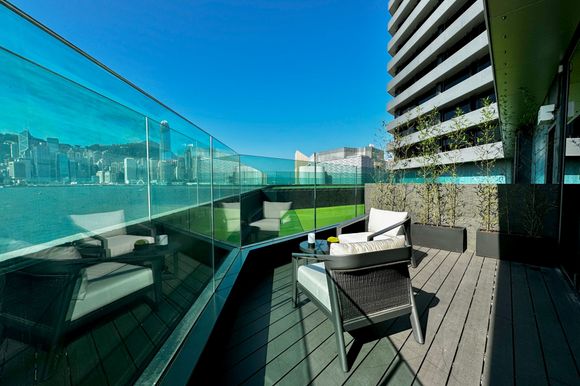 Terrace (Patio: Day)