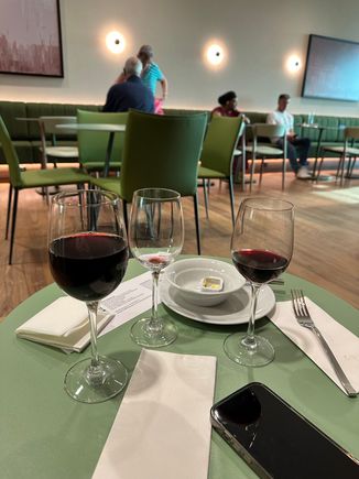 Cafeteria vibe