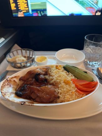 After a disappointing Pork dish on first leg from LHR, I decided to avoid the beef and go for the Hoisin Chicken which was good in terms of flavour and quite filling.
