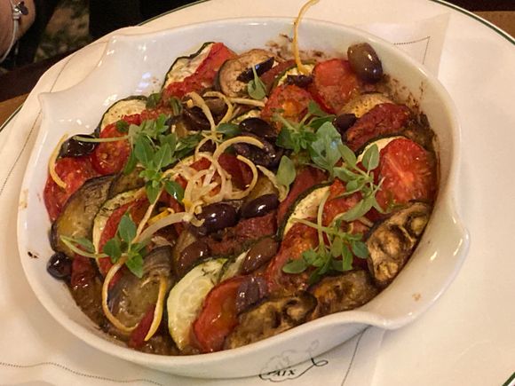 Eggplants caviar with spices €34
Olive oil-preserved vegetables, black olives and confit lemon