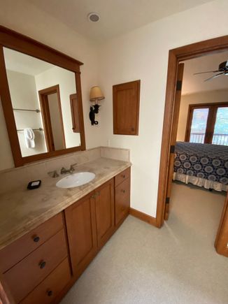Master sink area / entry way