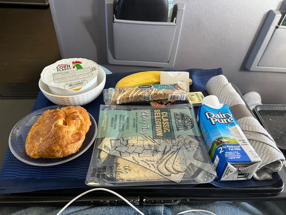 United First Class Breakfast EGE-ORD