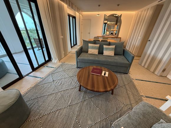 Suite living room