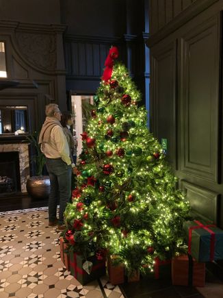 Lobby between Fitz's Brasserie & Fitz's bar
