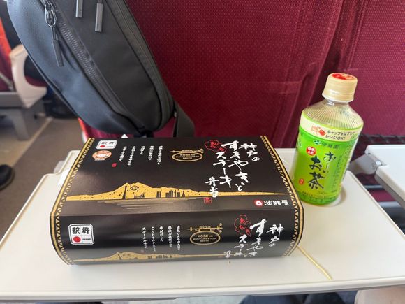 How it came packed, with a little string that heats the food when pulled; in theory 