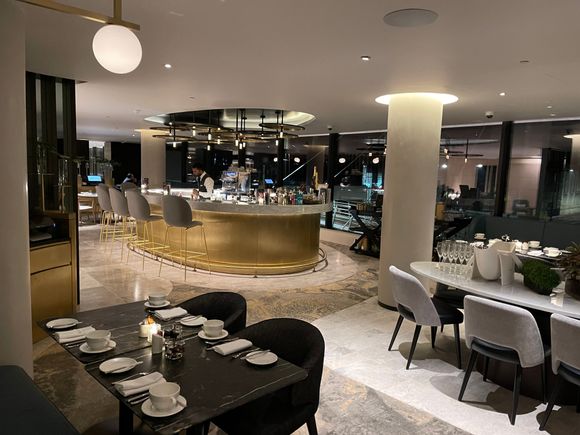 restaurant/bar at rush hour ;)