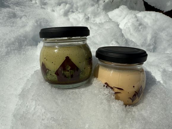 The pudding comes with cute glass pots painted with local scenery, that you can keep.