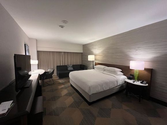 Center tower high floor King