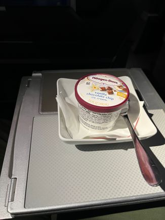 Seperate ice cream course on AA652