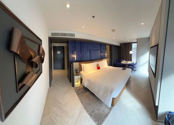 Corner room with day bed for lounging on