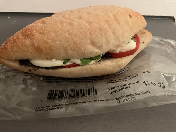 AY DXB-HEL J breakfast