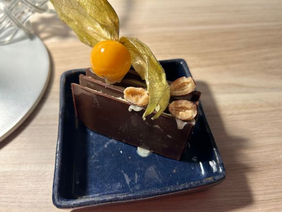 Very good chocolate cake. 