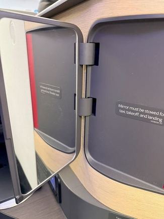 Foldable mirror