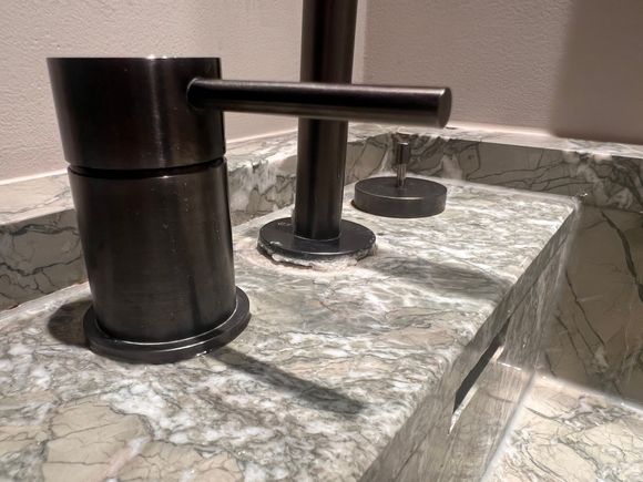 Horrible caulking.  And any designer who don’t select Grophe or Hansgrophe hardwares for hotels should be shot 😬