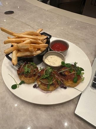 Crab cakes with fires. 