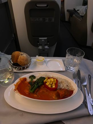 BA55 LHR/JNB last night. Dinner served just about an hour after take off. The Beef Carpaccio was great and the Butter Chicken Curry very tasty. I didn’t have a pud. Lovely smooth flight and attentive friendly crew. 