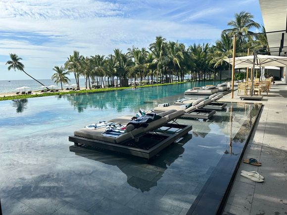 Ocean front pool