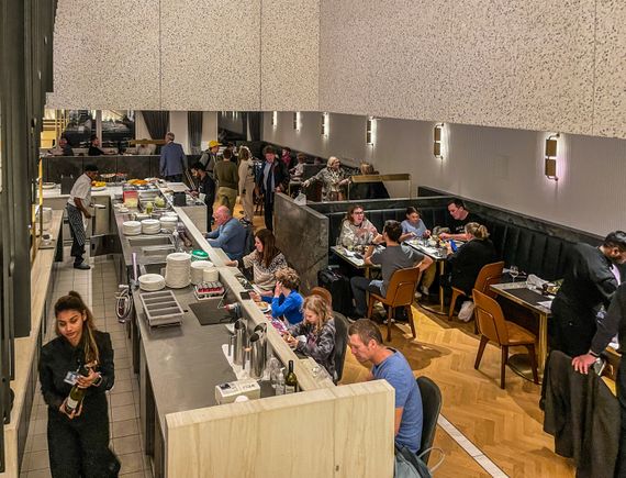 Qantas T3 Lounge
