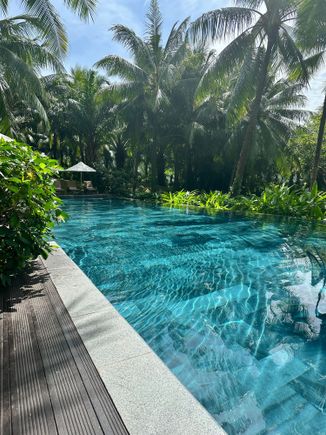 Club pool