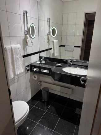 There was only a shower stall.  It had good water pressure. 
