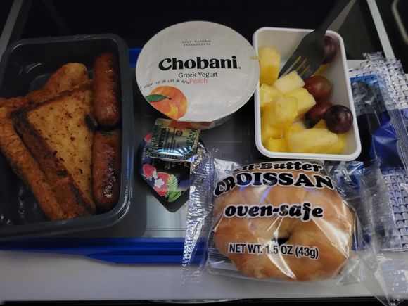 LAX-AKL Child Meal Breakfast