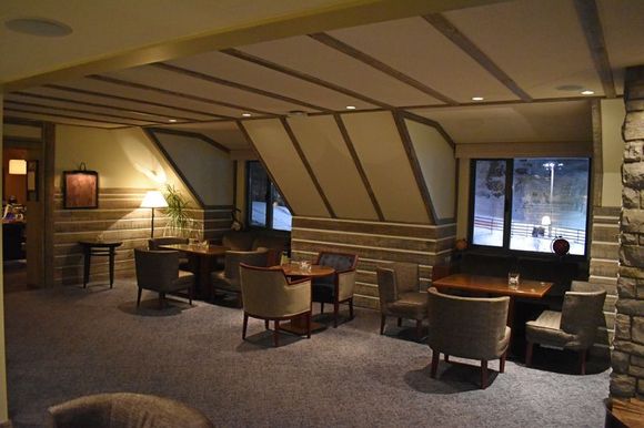 Gold Lounge