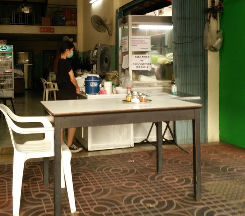 Tables only for single customers, not even father or mother with kid.