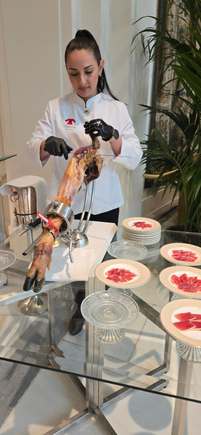 Free flow Iberico ham