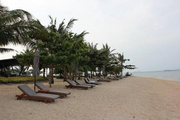 Deserted W Beach