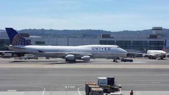United 747 at SFO
