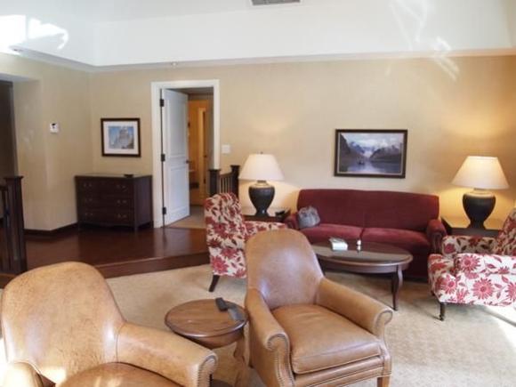CLL Suite 703 Salon 2