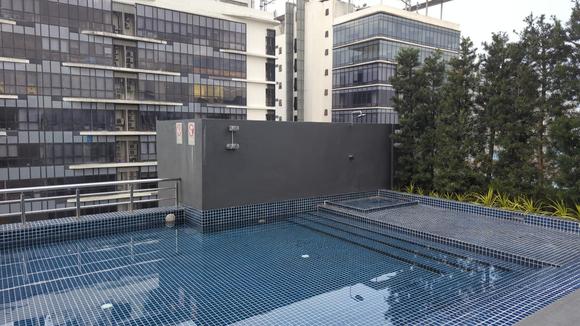 Rooftop pool - kids