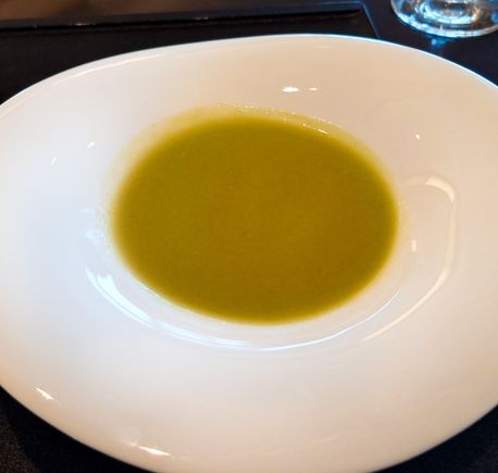 The asparagus soup was bland. But as a frequent traveller to German in asparagus season, I have high standards. 