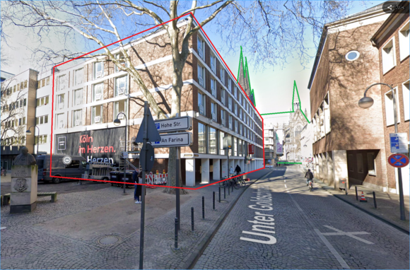 It’s roughly the same distance from Cologne Cathedral as the Hilton, just on the opposite side, so actually a bit more central in the Altstadt.