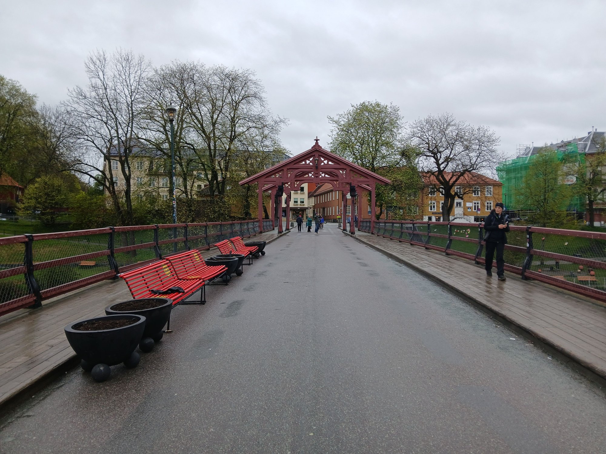 Leaving from the bridge