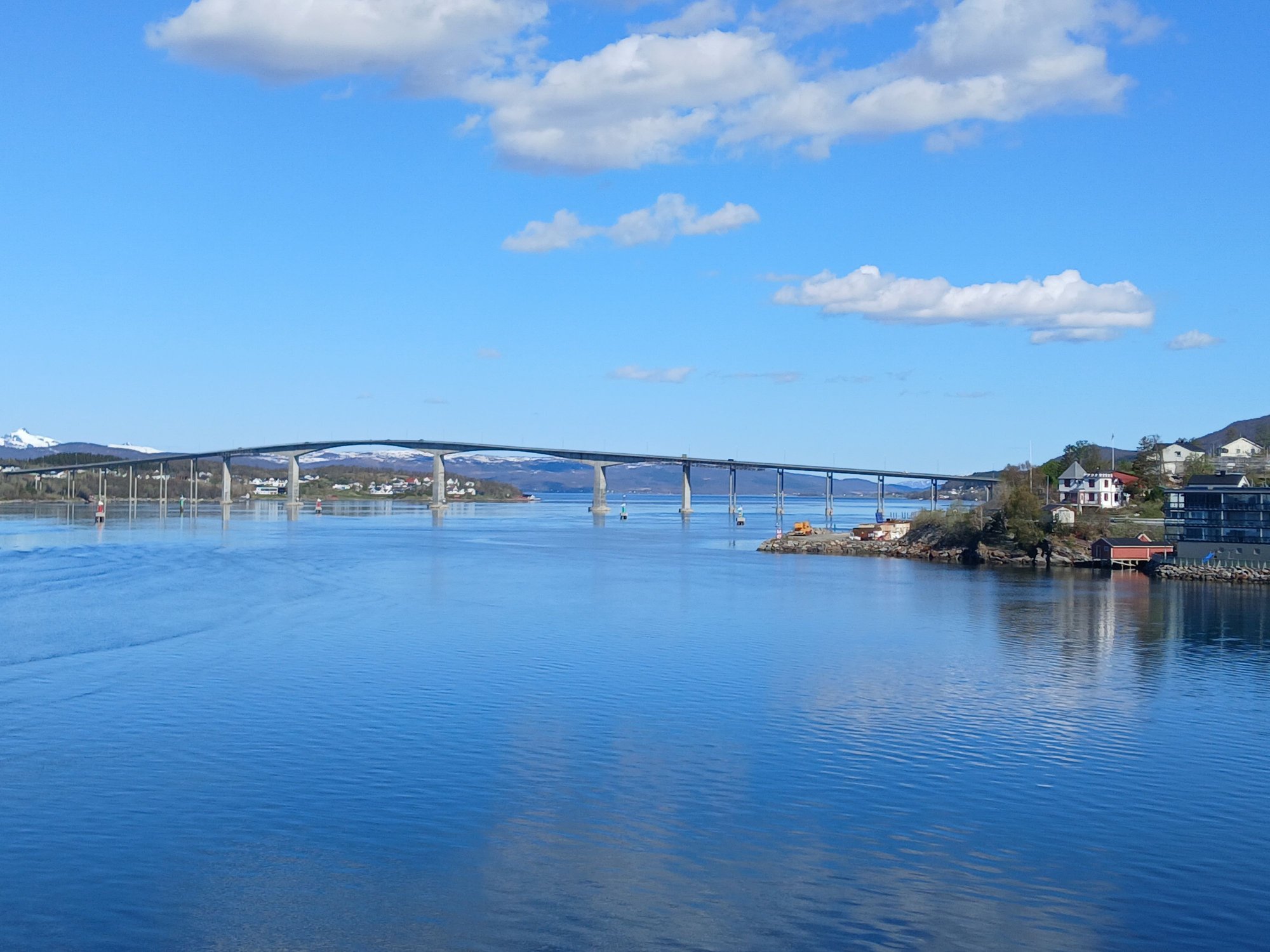 This is the bridge that connects Finnsnes to the island of Senja. More on Senja later in this TR - thankfully we didnt need to use the (very llong) land route from Tromso getting there, courtesy a very convenient ferry