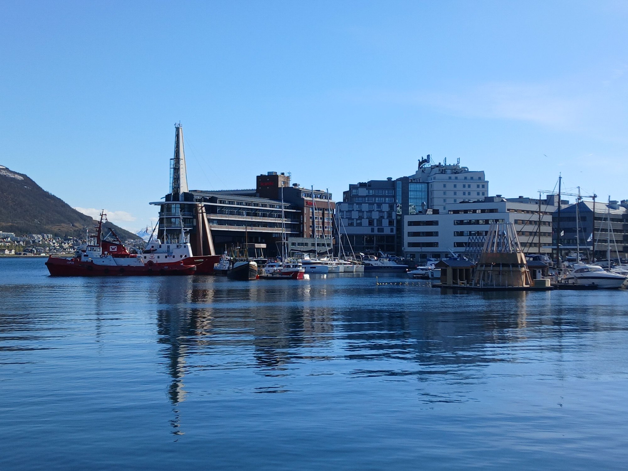 Looking back at the harbour, the ship-like building is Scandic Ishavshotel
