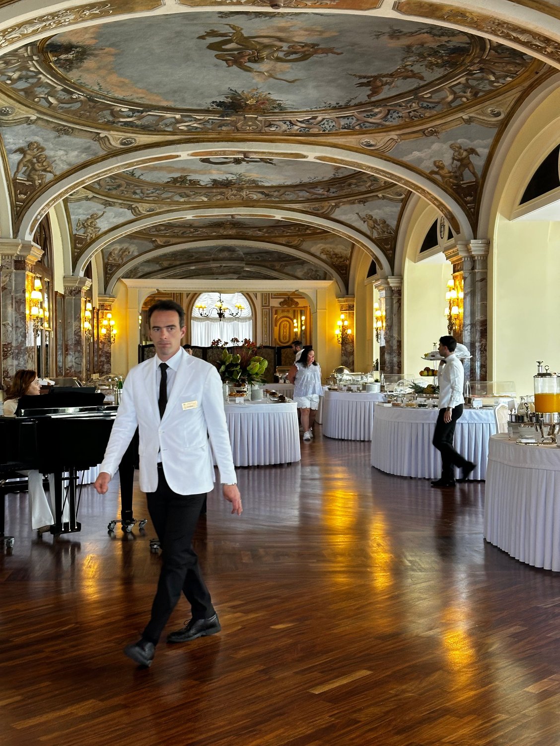 Palatial breakfast room
