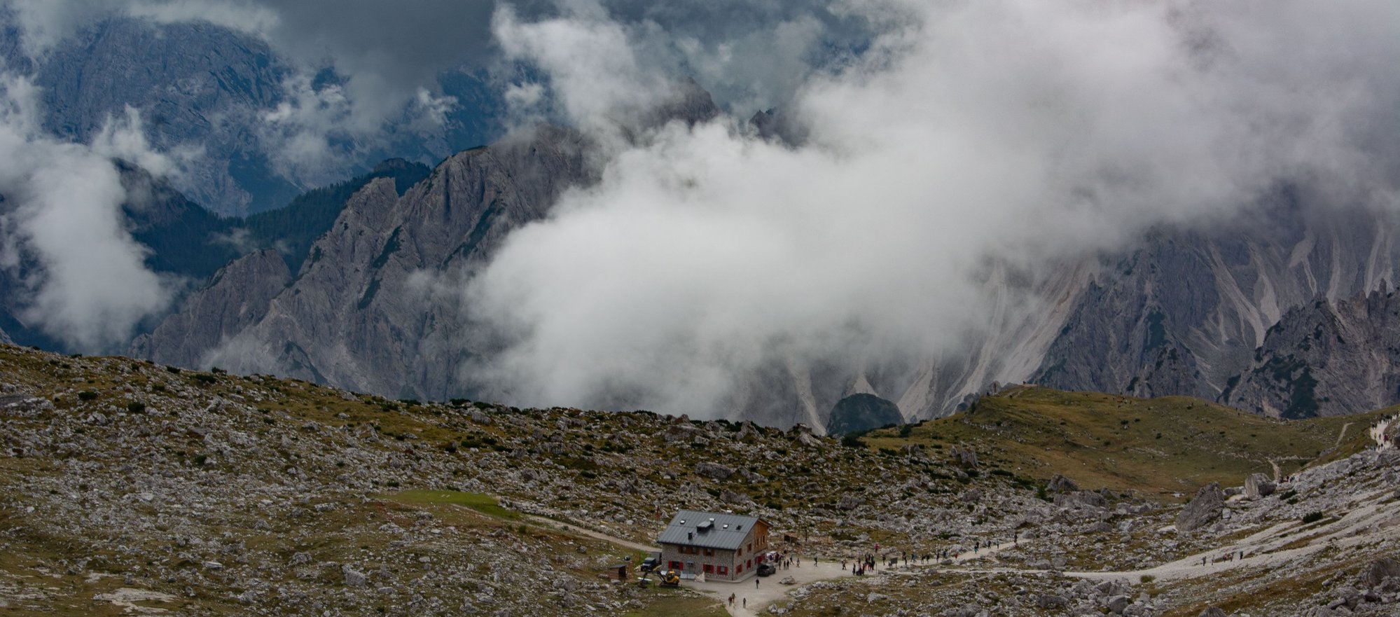 Rifugio Lavaredo below  the Forcella path