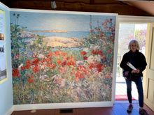 Can’t figure out which is more beautiful. Oh wait, DW by a landslide! 