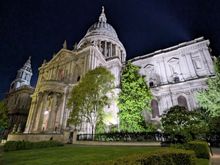 Coming off the bus near St. Paul's Cathedral